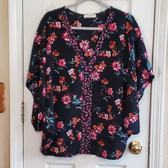 eesome Tops - EUC - ee:some | Floral Loose Fit Blouse Size M